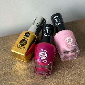 Brand New Sally Hansen Miracle Gel Polish Set